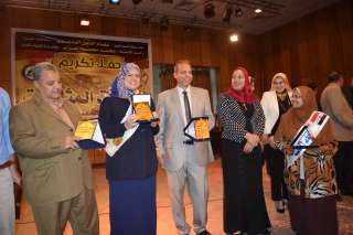 صور..نقابة المعلمين بالمنيا تكرم 122...