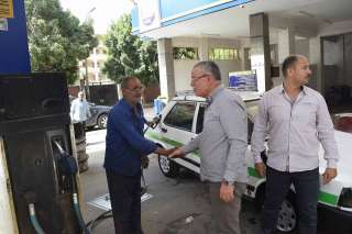 صور..محافظ المنيا يتابع تطبيق تعريفة...