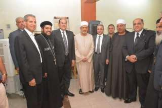  محافظ سوهاج يؤدي واجب العزاء لشيخ الأزهر...