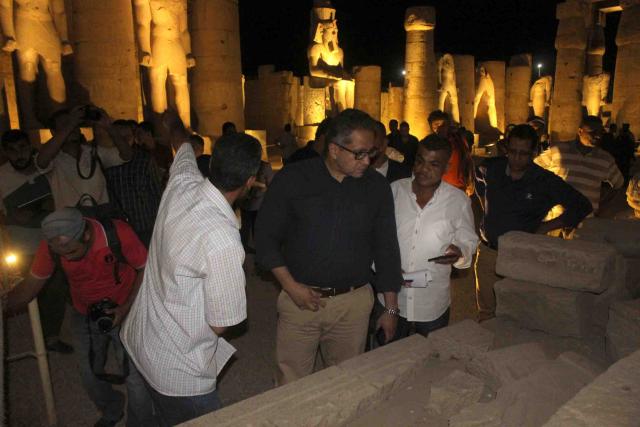 وزير الآثار يتفقد معبد الأقصر