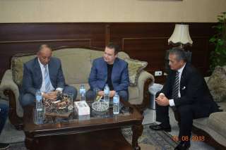 محافظ البحر الأحمر يستقبل وزير...