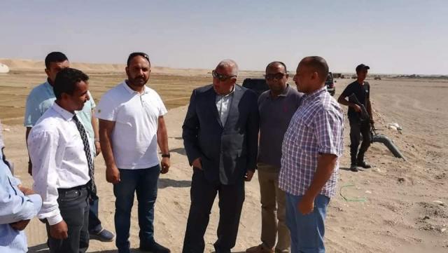 محافظ الوادي الجديد يتفقد مشروع انتاج سم العقرب