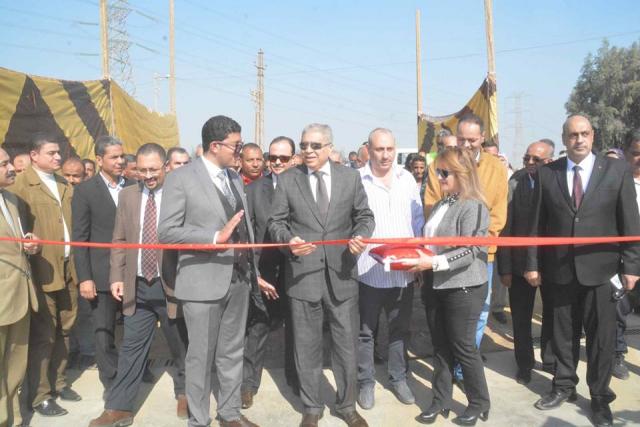 محافظ المنيا يفتتح أعمال تشغيل مصنع العدوة