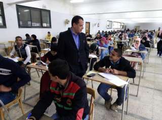 نائب رئيس جامعة أسيوط  يتفقد...