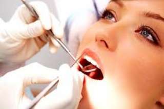 طبيب أسنان يوهم مريضة بأن...