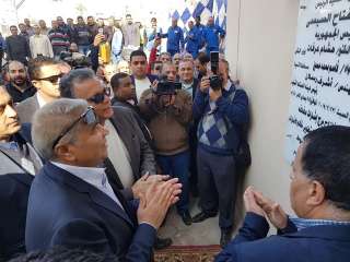 وزير النقل يفتتح التشغيل التجريبي...