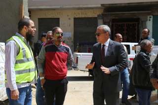 بالصور.. محافظ قنا يتابع عددا...