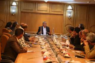 محافظ قنا يستقبل رئيس لجنة...