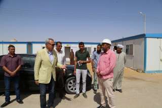 صور.. محافظ قنا يتابع الأعمال...
