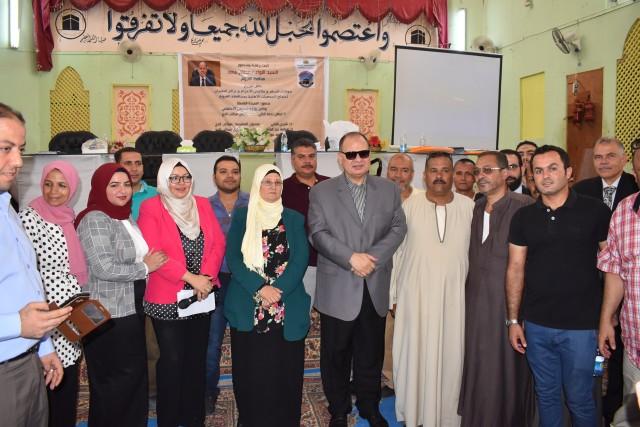 محافظ الفيوم  مع الحجاج