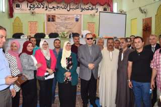 محافظ الفيوم يسلم تأشيرات الحج...