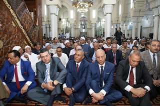 الهجان يؤدي صلاة عيد الاضحي بمسجد سيدي...