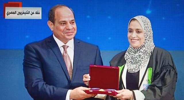 الرئيس السيسي يكرة الدكتورة إيمان خضر
