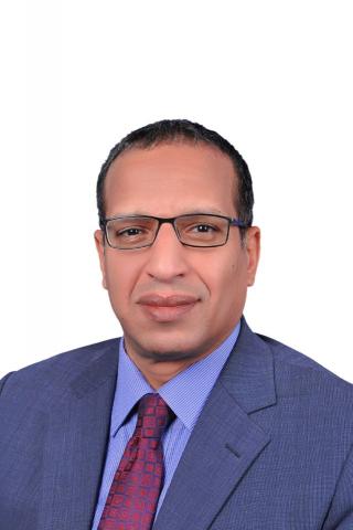 د. بدوي شحات رئيس جامعة الأقصر