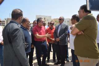 محافظ البحر الأحمر ووزير الآثار...