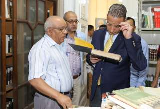 محافظ سوهاج يفاجئ مكتبة ”رفاعة...