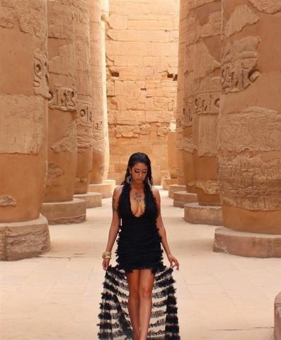 السائحة الامريكية بطلة المشكلة الاخيرة