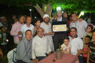 موظفو مصنع سكر قوص بالمعاش...