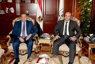 رئيس جامعة بني سويف يهنئ...