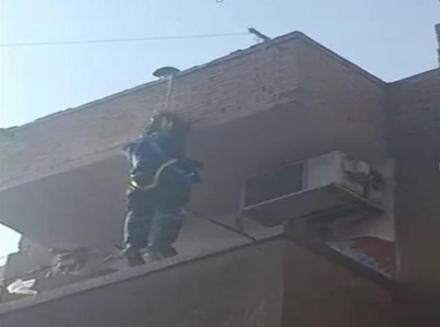 الحماية المدنية تتسلق منزل المسنة