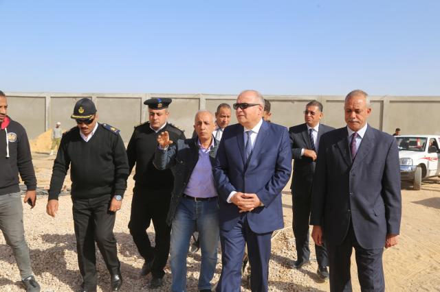 جولة محافظ قنا