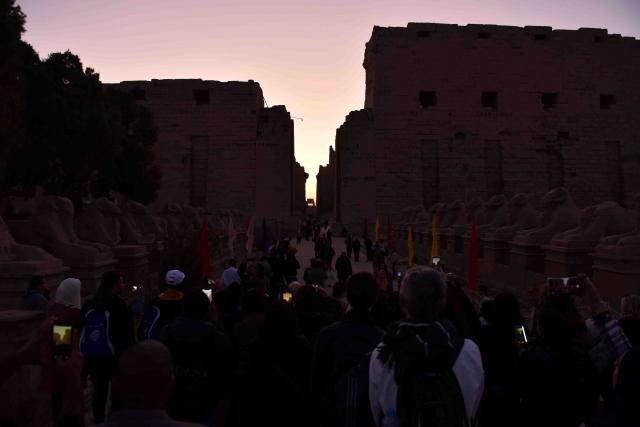 الأقصر تحتفل بتعامد الشمس علي قدس الأقداس بالكرنك