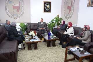 جامعة سوهاج تبحث آلية تنفيذ...