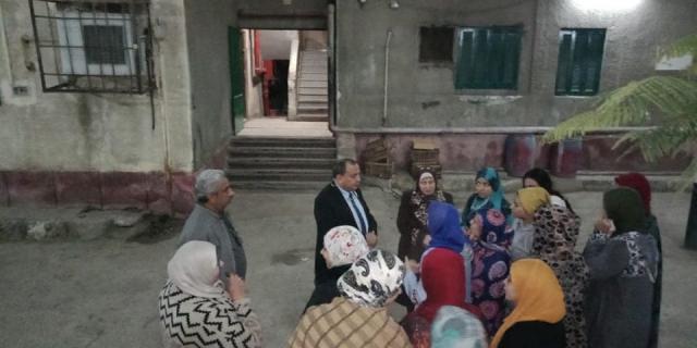 رئيس جامعة بنى سويف يستجيب لطالبات المدينة الجامعية بالإبقاء على فرد أمن ويقرر تكريمه