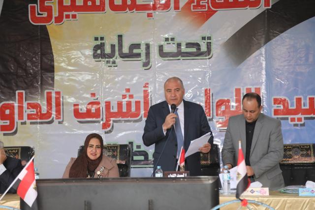 محافظ قنا  في اللقاء الجماهيري بأبوتشت