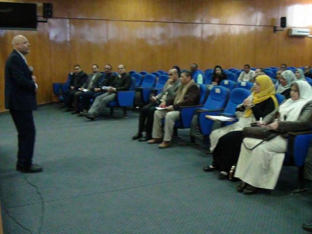 انطلاق فعاليات التدريب على معايير جائزة التميز الحكومي بجامعة جنوب الوادي