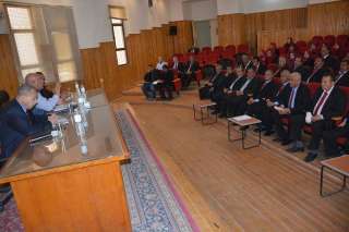 خلال لقائه مع مديري المدارس...