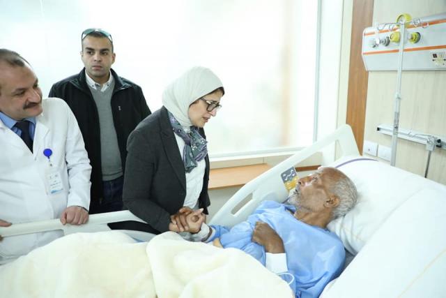 وزيرة الصحة تتفقد التشغيل التجريبي لمستشفى إسنا