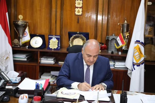 اللواء أشرف الداودى ،محافظ قنا،