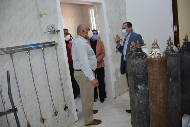 محافظ الوادي الجديد يتفقد مستشفيتي الصدر والحميات