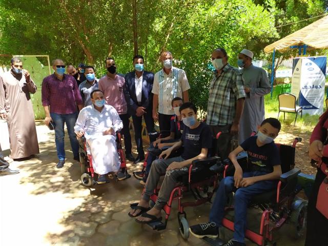 تضامن الوادي الجديد : تجهيز 5 عرائس وتسليم 6 مقاعد كهربائية لذوى الاحتياجات