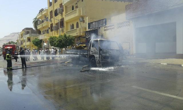 حريق في سيارة محملة بالأسفنج