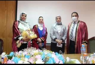مناقشة أول رسالة دكتوراه بكلية...