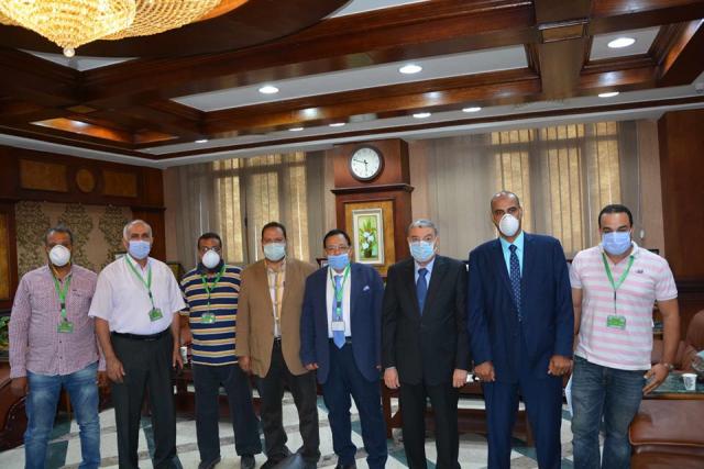 محافظ المنيا و وفد الزراعة