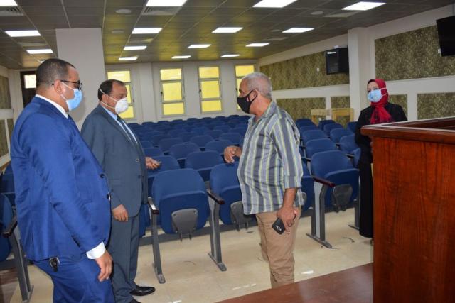 رئيس جامعة بنى سويف يتفقد تجهيزات دار  الصيافة