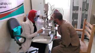 محافظ سوهاج يتفقد القافلة الطبية...