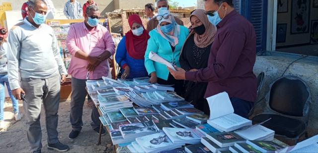 رئيس مدينة القصير يفتتح معرض الكتاب