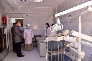 محافظ أسيوط يتفقد مستشفي الصدر...