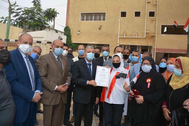 محافظ المنيا يتفقد مدرسة "الامل للصم وضعاف السمع"