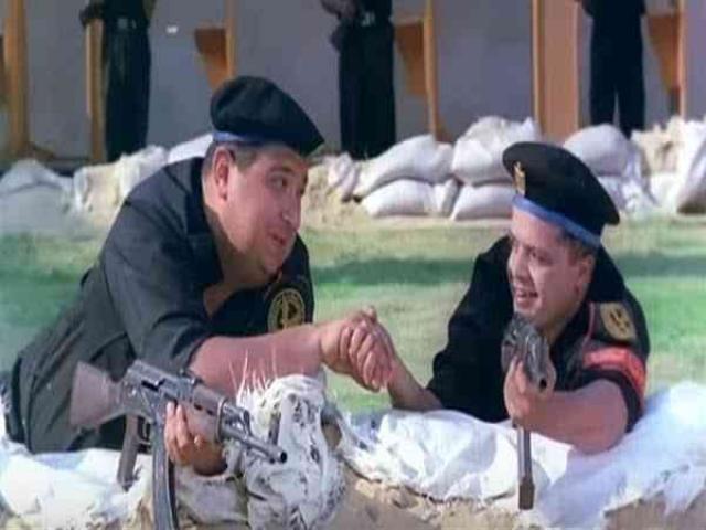 مشهد من فيلم عسكر في المعسكر