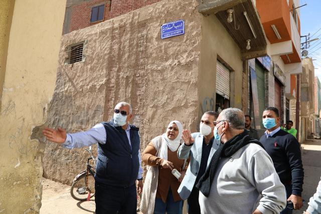 محافظ الوادي الجديد يتفقد منطقة درب السنداديه