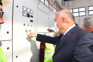 محافظ قنا يشهد الإفتتاح التجريبى...