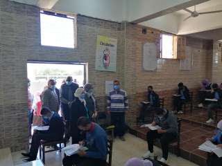 رئيس مدينة سفاجا تتفقد امتحانات معهد...