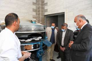 محافظ قنا يتفقد مركز الحكيم...