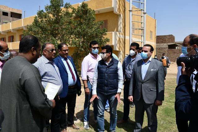 وزير الشباب يتفقد مركز التعليم المدني