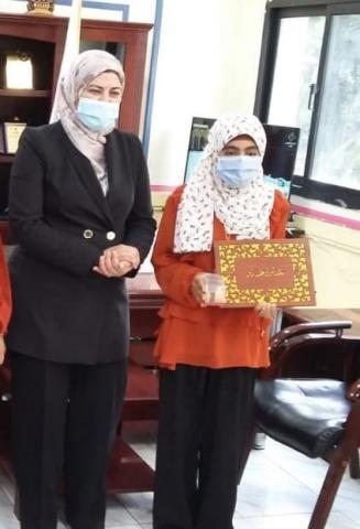 تكريم الطالبة سما